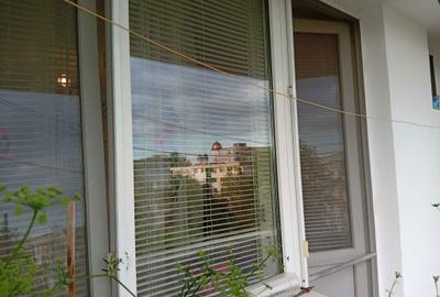 Apartament cu 3 camere semidecomandat în Hipodrom - 1
