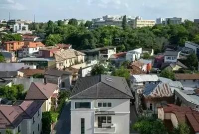 Apartament cu 6 camere semidecomandat în Parcul Carol