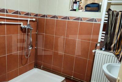 Casa spa?ioasa cu livada, intr-o zona lini?tia la 2 - 3