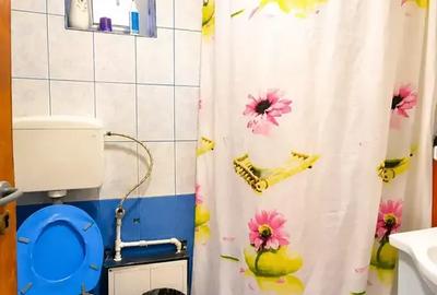 Casă cu 8 camere cu Canalizare în Domenii - 6