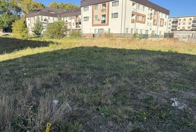 Teren Construcții intravilan de 500 mp, în Tractorul