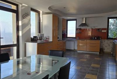 Casă cu 5 camere în Zăvoi - 4