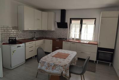 Apartament cu 3 camere semidecomandat în Central - 4