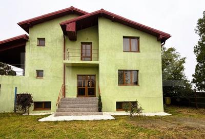 Casă individuală cu 7 camere cu Teren 2100 Mp în Cârcea - 1