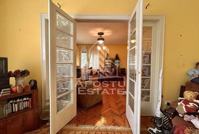 Apartament cu 3 camere semidecomandat, mobilat în Ultracentral