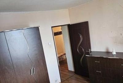 Apartament cu 3 camere decomandat, mobilat în Giurgiului