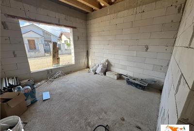 Casă cu 4 camere cu Teren 428 Mp în Central