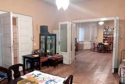 Casa centrala singur in curte - 10