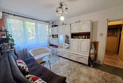 Vand apartament 3 camere,semidecomandat, 44mp,Militari-Apusului - 2