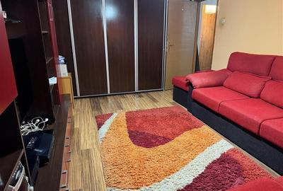 Inchiriere apartament 4 camere, cu centrala termica in Ploiesti, Zona 9 Mai - 2