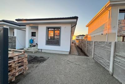 Duplex cu 3 camere cu Canalizare în Moșnița Nouă - 3