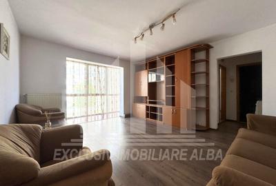 Apartament cu 3 camere semidecomandat, mobilat în Cetate
