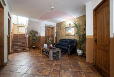 Casă cu 9 camere cu Teren 443 Mp în Poiana Mărului - 10