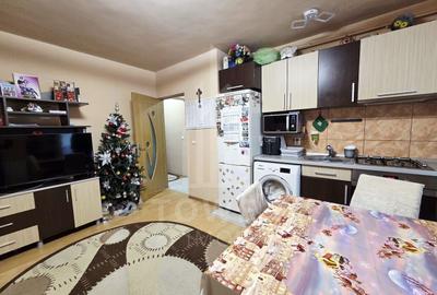 Apartament 3 camere la casă de vânzare in Zona Gusterita - 2