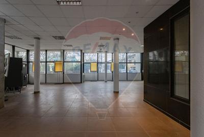 Spațiu comercial, de 1,048 mp, în Central - 5