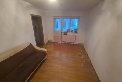 Apartament cu 3 camere de vanzare in Campina - Zona Cuza - 2