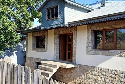 Casă cu Teren 308 Mp în Central - 1