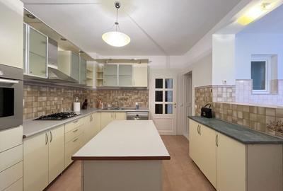 Apartament deosebit pe două nivele, într-o vilă elegantă - 28
