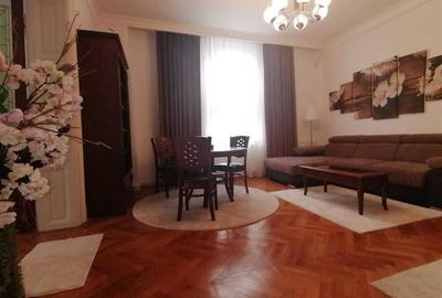 Apartament cu 3 camere decomandat în Centrul Istoric