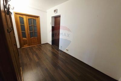 Apartament cu 2 camere de vanzare in zona 1 Mai - 4