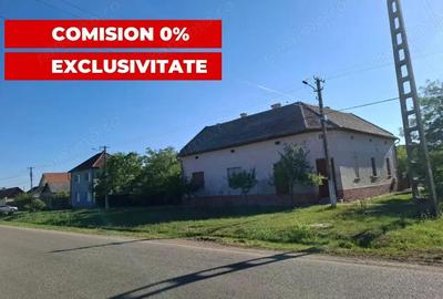 Casa spa?ioasa cu spa?iu comercial pe col? in Nadlac - 1