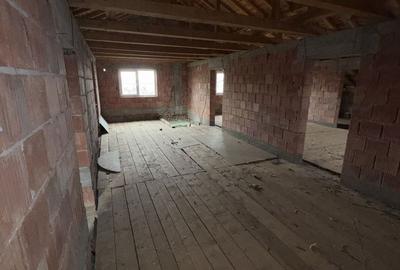 Casă cu 4 camere în Bârseștii de Jos - 2