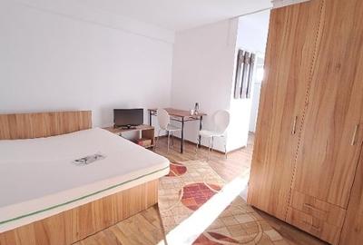 Poprietar inchiriez ap.1 cam decomandat utilat ,Complex-Lunei , centrala proprie - 8