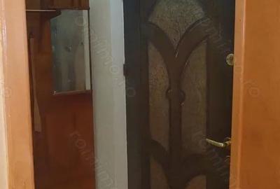 Apartament cu 3 camere decomandat în Obor