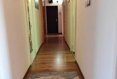 Alexandru - Piata Voievozilor - 3 camere decomandat - etaj intermediar - 3