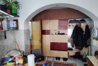 Apartament cu 2 camere semidecomandat în Micro 4 - 7