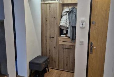 Apartament cu 3 camere semidecomandat, mobilat în Tractorul - 8