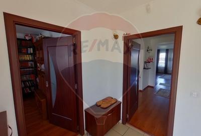 Casă cu 5 camere cu Teren 5204 Mp în Central - 4