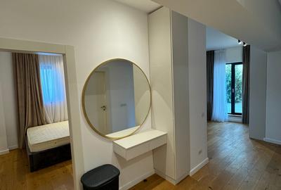 Apartament cu 3 camere semidecomandat, mobilat în Băneasa