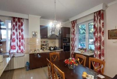 Casă cu 7 camere cu Teren 3800 Mp în Albert - 1