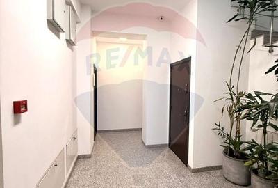 Spațiu comercial, de 100 mp, în P-ța Victoriei - 29