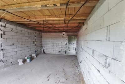 Casă cu 5 camere cu Teren 4400 Mp în Central - 11
