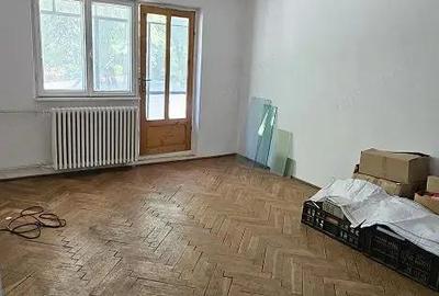 Vand apartament 4 cam cf 1 etajul 1 zona Micro 4 Vand apartament 4 cam cf 1 etajul 1 zona Micro 4 - 12