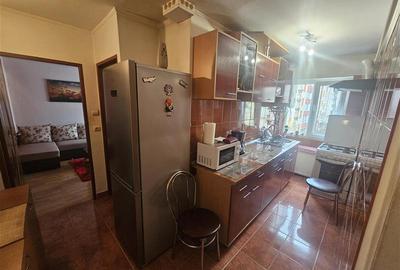 Apartament cu 3 camere nedecomandat, mobilat în Micro III - 6