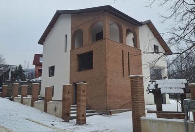 Casă cu 8 camere cu Teren 1000 Mp în Bujoreni - 2