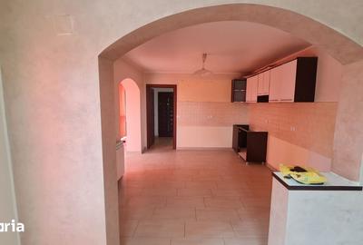 Casă cu 4 camere cu Teren 800 Mp în Șcheia - 2