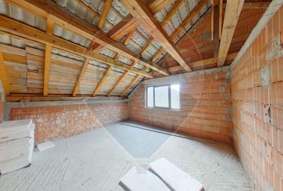 Casă cu 5 camere cu Teren 2688 Mp în Piatra - 8