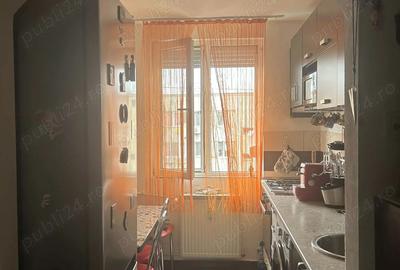 Apartament cu 3 camere semidecomandat în Colentina