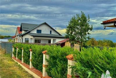 Casa individuala cu 5 camere si terasa mare de vanzare in Gulia/ Dambovita - 1