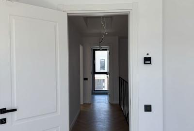 Casă cu 4 camere în Est - 2