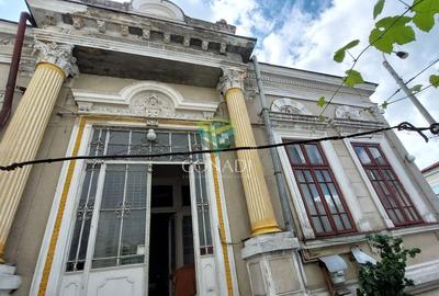 Vila de vanzare -  zona Victoriei - 1