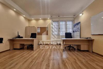 Spațiu comercial, de 65 mp, în Central - 8