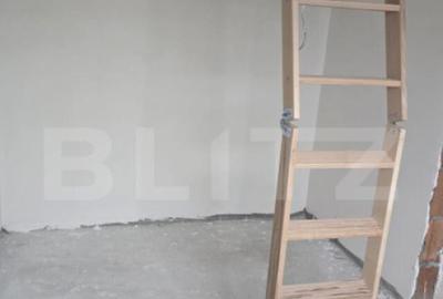 Casă cu 4 camere cu Canalizare în Periferie