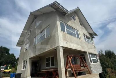 Casă cu 7 camere cu Teren 1000 Mp în Central - 1