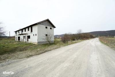 Casă cu 4 camere în Podu Oltului