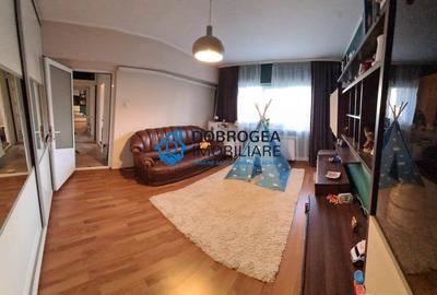 Apartament cu 3 camere decomandat în Babadag